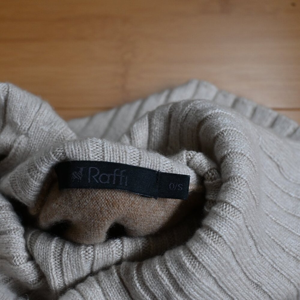 EUC Raffi 100% Cashmere Turtleneck Poncho Sweater Cape O/S - Picture 2 of 9